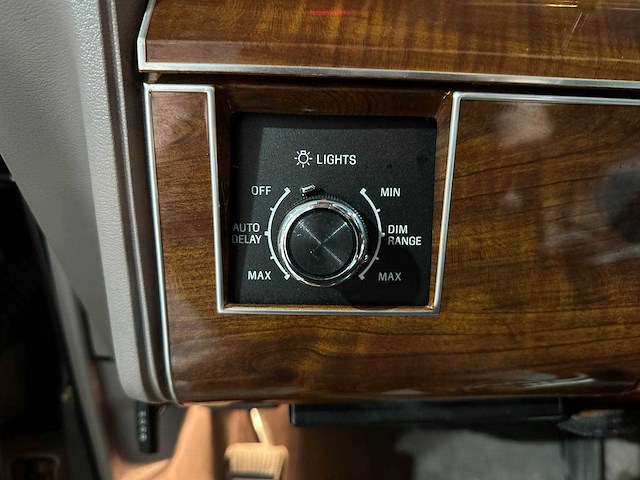 Lincoln town car 4.9 v8 signature sd 160pk 1989, k-946-bx - afbeelding 14 van  32