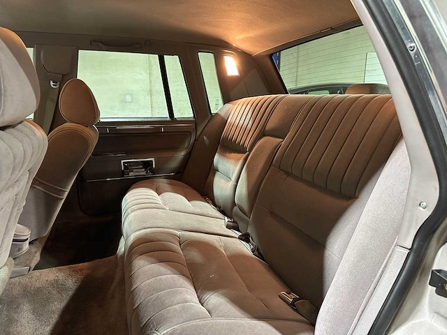 Lincoln town car 4.9 v8 signature sd 160pk 1989, k-946-bx - afbeelding 21 van  32
