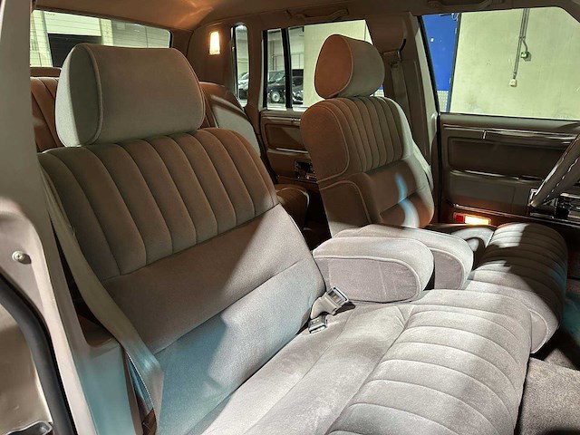 Lincoln town car 4.9 v8 signature sd 160pk 1989, k-946-bx - afbeelding 26 van  32