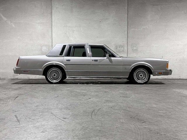 Lincoln town car 4.9 v8 signature sd 160pk 1989, k-946-bx - afbeelding 32 van  32
