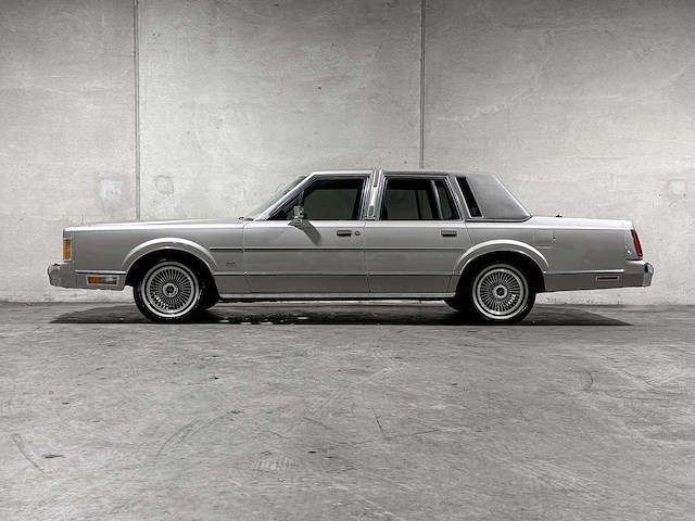 Lincoln town car 4.9 v8 signature sd 160pk 1989, k-946-bx - afbeelding 9 van  39