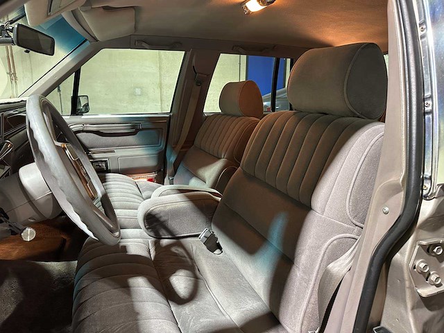Lincoln town car 4.9 v8 signature sd 160pk 1989, k-946-bx - afbeelding 21 van  39