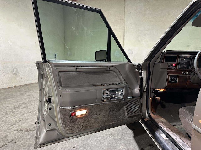 Lincoln town car 4.9 v8 signature sd 160pk 1989, k-946-bx - afbeelding 22 van  39