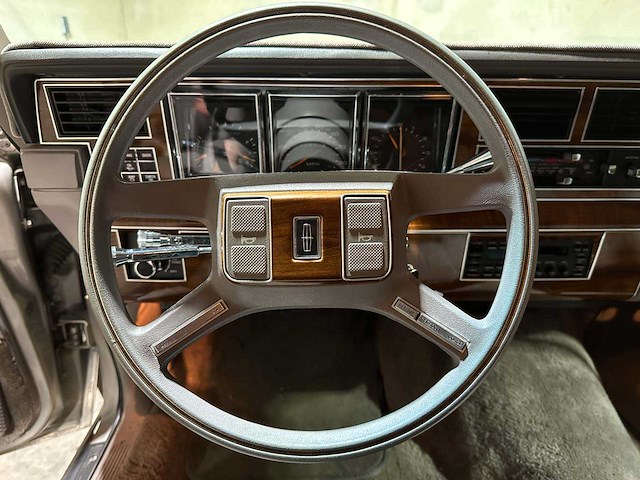 Lincoln town car 4.9 v8 signature sd 160pk 1989, k-946-bx - afbeelding 11 van  39