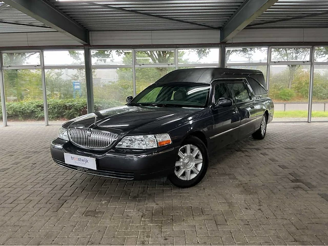 Lincoln town car federal coach rouwauto – amerikaanse luxe, tijdloze klasse 2007 v8 btw auto - afbeelding 1 van  56