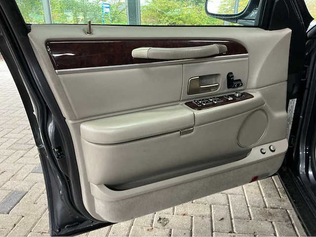 Lincoln town car federal coach rouwauto – amerikaanse luxe, tijdloze klasse 2007 v8 btw auto - afbeelding 27 van  56