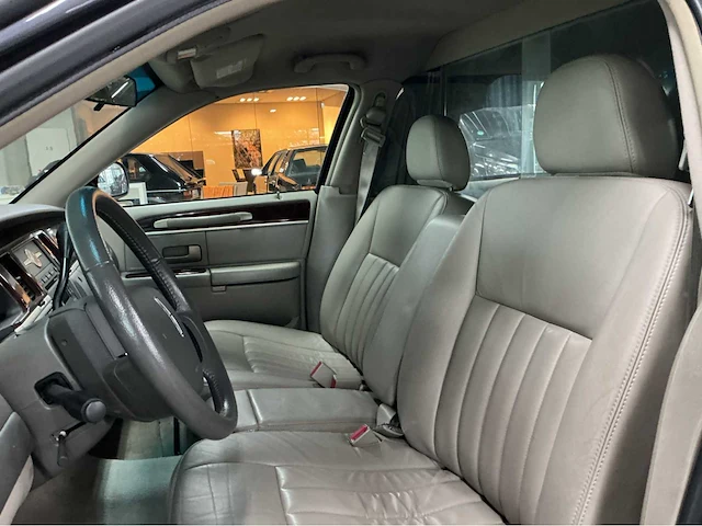 Lincoln town car federal coach rouwauto – amerikaanse luxe, tijdloze klasse 2007 v8 btw auto - afbeelding 30 van  56