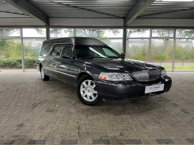 Lincoln town car federal coach rouwauto – amerikaanse luxe, tijdloze klasse 2007 v8 btw auto - afbeelding 23 van  56