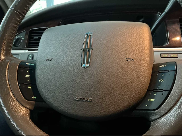 Lincoln town car federal coach rouwauto – amerikaanse luxe, tijdloze klasse 2007 v8 btw auto - afbeelding 35 van  56