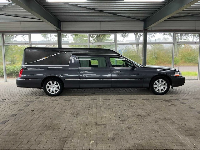 Lincoln town car federal coach rouwauto – amerikaanse luxe, tijdloze klasse 2007 v8 btw auto - afbeelding 53 van  56
