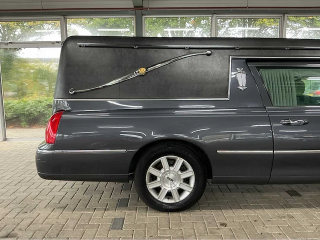 Lincoln town car federal coach rouwauto – amerikaanse luxe, tijdloze klasse 2007 v8 btw auto - afbeelding 54 van  56