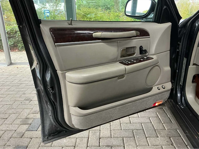Lincoln town car federal coach rouwauto – amerikaanse luxe, tijdloze klasse 2007 v8 btw auto - afbeelding 21 van  50