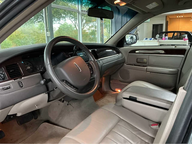 Lincoln town car federal coach rouwauto – amerikaanse luxe, tijdloze klasse 2007 v8 btw auto - afbeelding 23 van  50