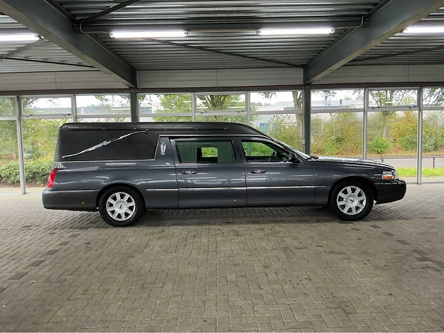 Lincoln town car federal coach rouwauto – amerikaanse luxe, tijdloze klasse 2007 v8 btw auto - afbeelding 47 van  50