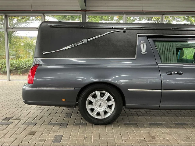 Lincoln town car federal coach rouwauto – amerikaanse luxe, tijdloze klasse 2007 v8 btw auto - afbeelding 48 van  50