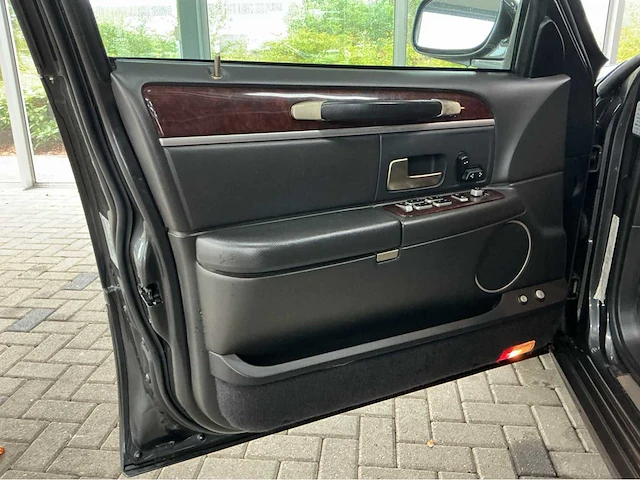Lincoln town car federal coach rouwauto – amerikaanse luxe, tijdloze klasse 2008 v8 btw auto - afbeelding 23 van  51