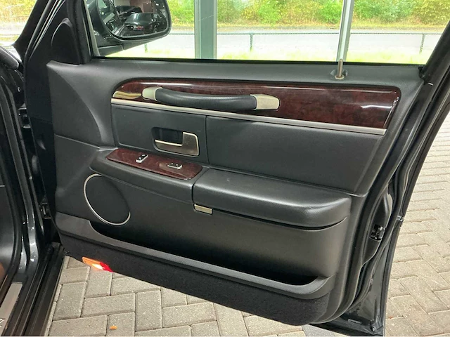 Lincoln town car federal coach rouwauto – amerikaanse luxe, tijdloze klasse 2008 v8 btw auto - afbeelding 27 van  51
