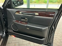 Lincoln town car federal coach rouwauto – amerikaanse luxe, tijdloze klasse 2008 v8 btw auto - afbeelding 27 van  51