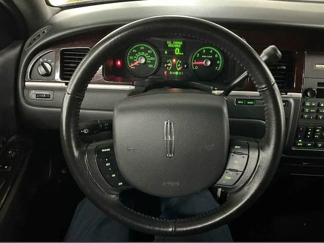 Lincoln town car federal coach rouwauto – amerikaanse luxe, tijdloze klasse 2008 v8 btw auto - afbeelding 32 van  51