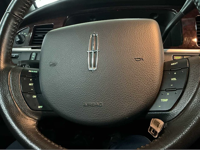 Lincoln town car federal coach rouwauto – amerikaanse luxe, tijdloze klasse 2008 v8 btw auto - afbeelding 33 van  51