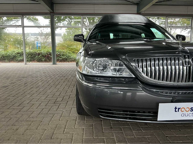 Lincoln town car federal coach rouwauto – amerikaanse luxe, tijdloze klasse 2008 v8 btw auto - afbeelding 29 van  51