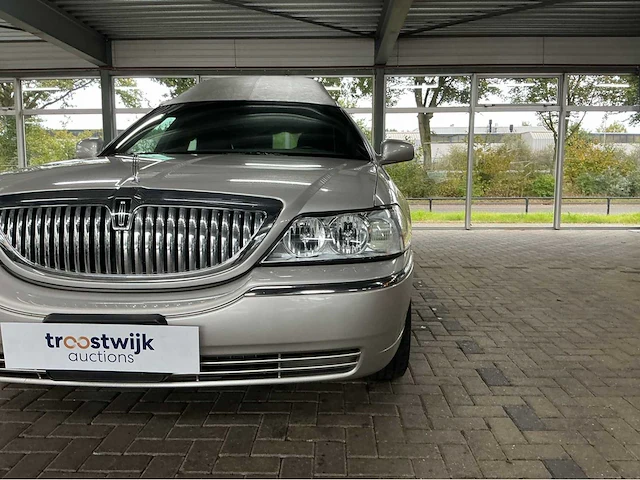 Lincoln town car s&s coach 4.6 v8 automaat – rouwauto uit 2005 btw auto - afbeelding 2 van  3