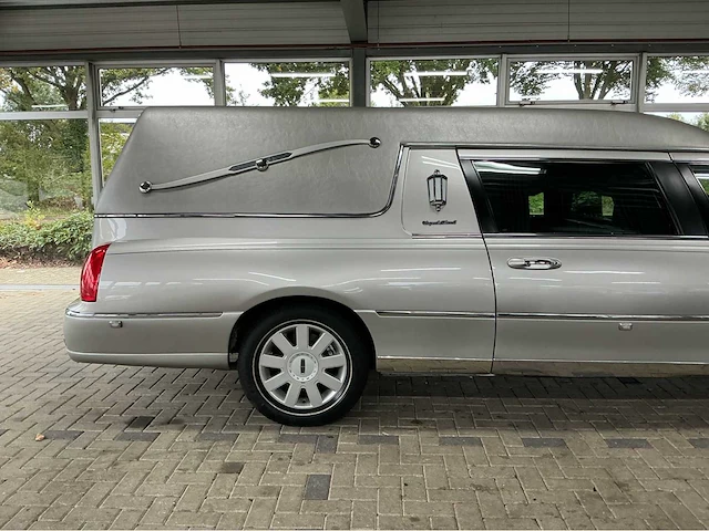 Lincoln town car s&s coach 4.6 v8 automaat – rouwauto uit 2005 btw auto - afbeelding 3 van  3