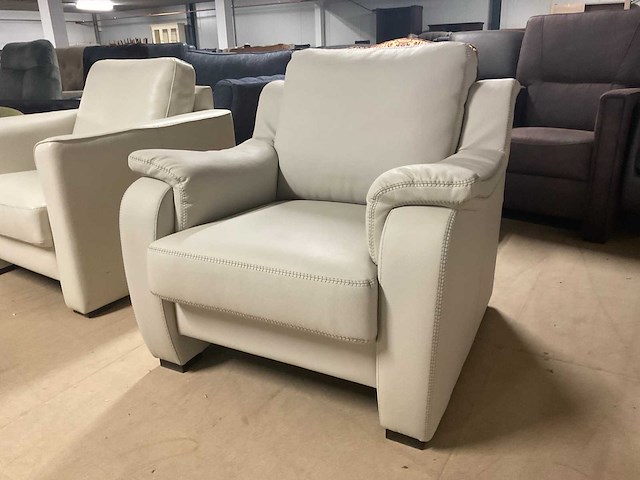 Linda lederen fauteuil - afbeelding 1 van  10