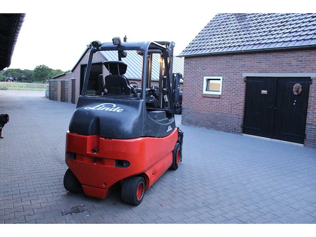 Linde - - e30s - vorkheftruck - afbeelding 4 van  11
