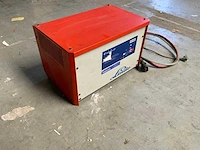 Linde - 2005 - e24 - acculader