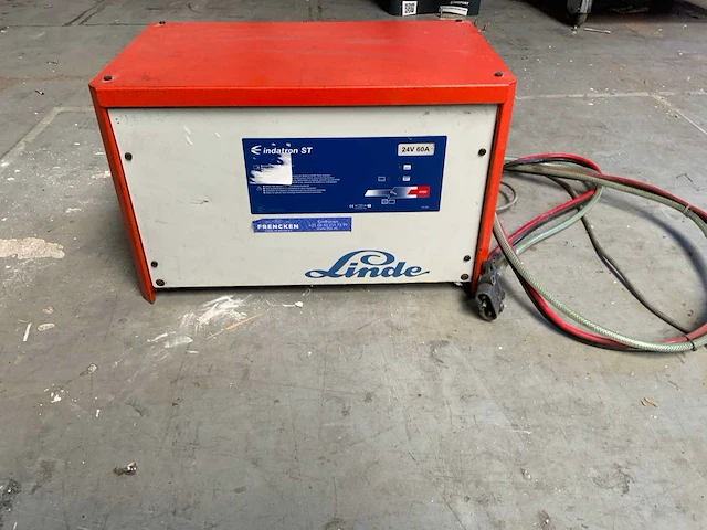 Linde - 2005 - e24 - acculader - afbeelding 2 van  6