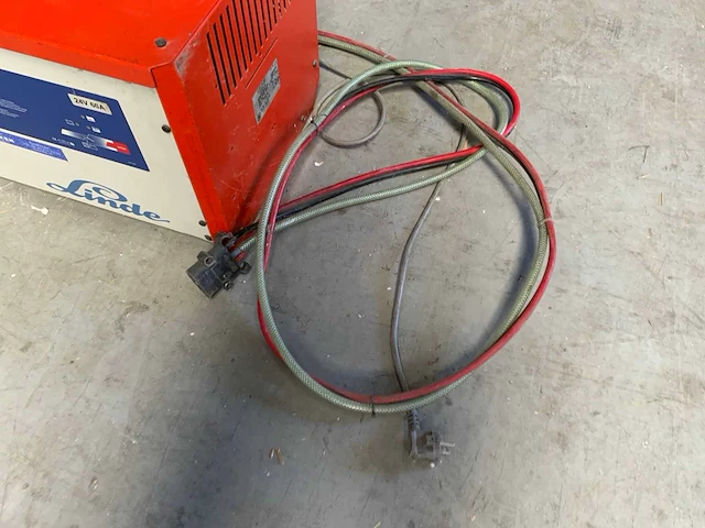 Linde - 2005 - e24 - acculader - afbeelding 3 van  6