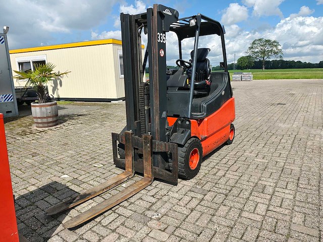 Linde - 2005 - e30/03/600 - vorkheftruck - afbeelding 29 van  33