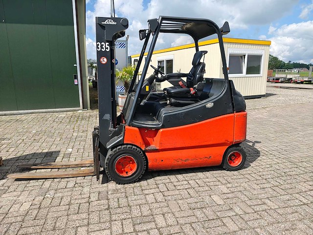 Linde - 2005 - e30/03/600 - vorkheftruck - afbeelding 30 van  33