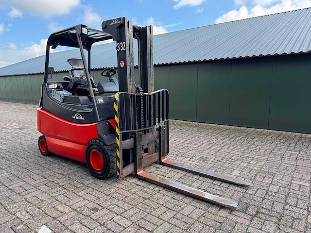 Linde - 2005 - e30/03/600 - vorkheftruck - afbeelding 1 van  17
