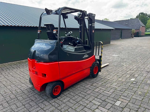 Linde - 2005 - e30/03/600 - vorkheftruck - afbeelding 13 van  17