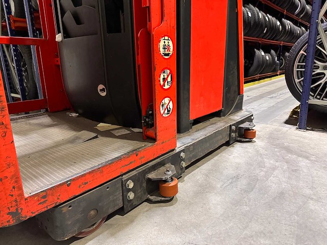 Linde - 2007 - v11 - elektrische orderpicker reach truck - afbeelding 10 van  12