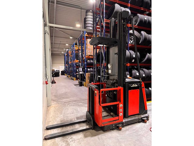 Linde - 2007 - v11 - elektrische orderpicker reach truck - afbeelding 3 van  9