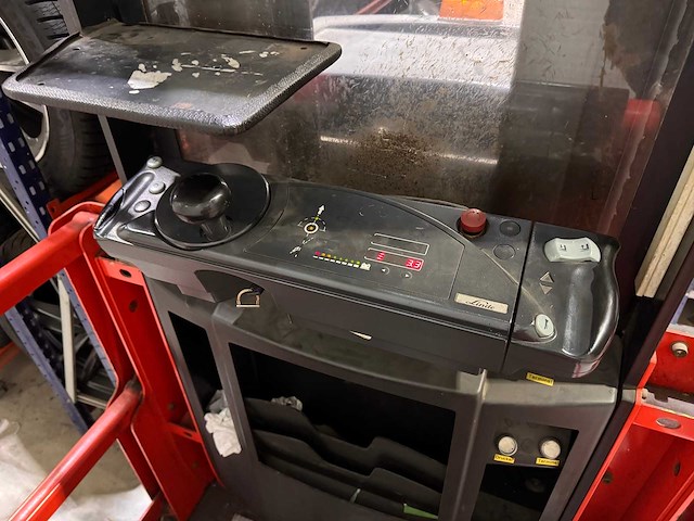 Linde - 2007 - v11 - elektrische orderpicker reach truck - afbeelding 7 van  9