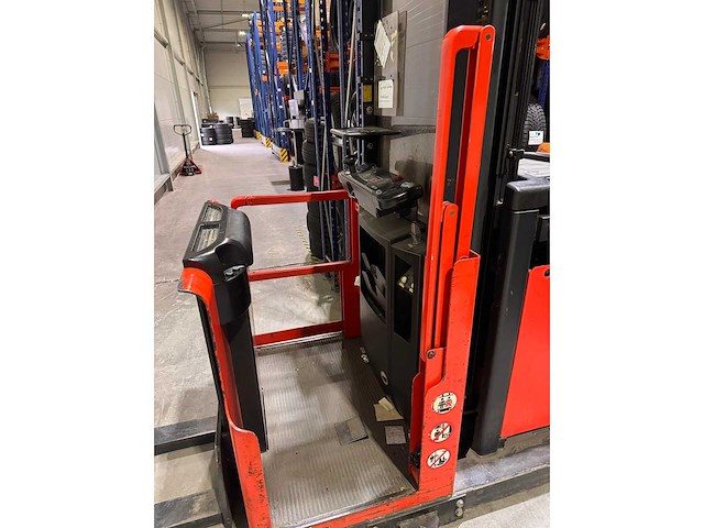 Linde - 2007 - v11 - elektrische orderpicker reach truck - afbeelding 8 van  9