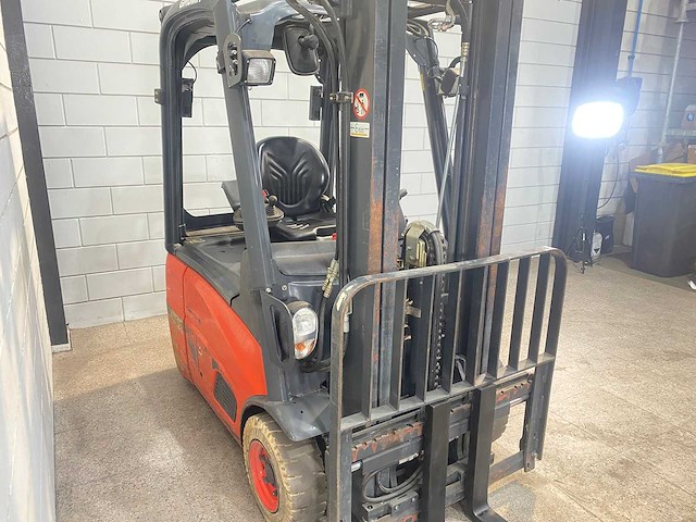 Linde - 2012 - e15 - vorkheftruck - afbeelding 8 van  11