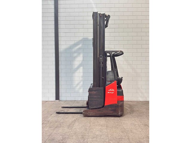 Linde - 2012 - r14x-03 - reachtruck - afbeelding 1 van  19
