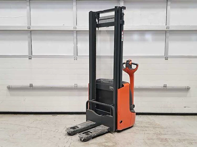 Linde - 2013 - l10 - 150 uren - stapelaar - afbeelding 1 van  10