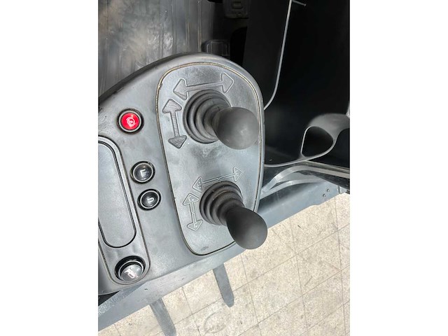 Linde - 2015 - r14x-03 - reach truck - afbeelding 2 van  18