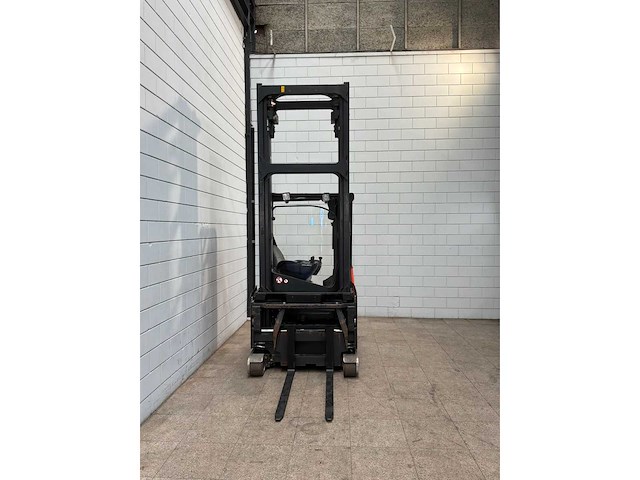 Linde - 2015 - r14x-03 - reach truck - afbeelding 15 van  18