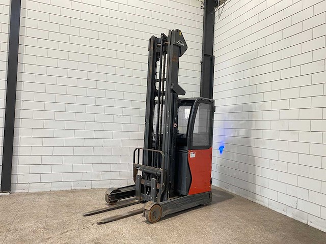 Linde - 2015 - r16 - reach truck - afbeelding 1 van  13