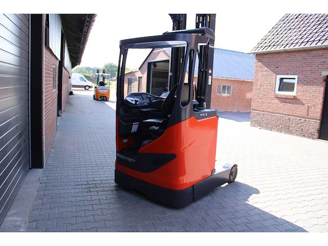 Linde - 2017 - r12b01 - 6.22m triplex, free-lift, side-shift - reach truck - afbeelding 2 van  3