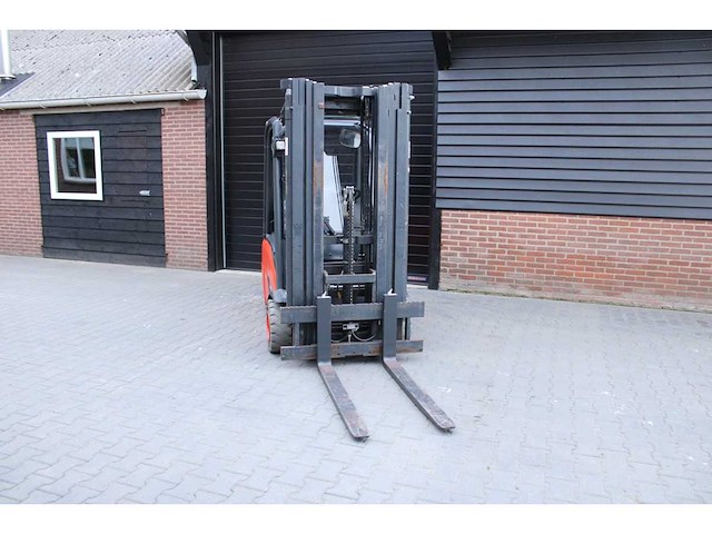 Linde - 2018 - e20 l -02 - vorkheftruck - afbeelding 15 van  18