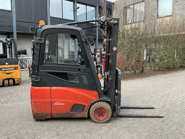 Linde - e16c-01 - forklift trucks - 2011 - afbeelding 9 van  12