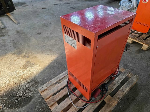 Linde - fw100 t48/100 - batterijlader 48v 100a - afbeelding 6 van  8